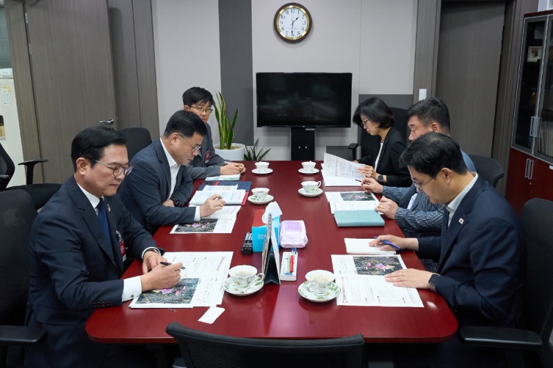 김석필 천안시장 권한대행 부시장이 국비확보를 위해 17일 국회를 방문했다.(천안시 제공)
