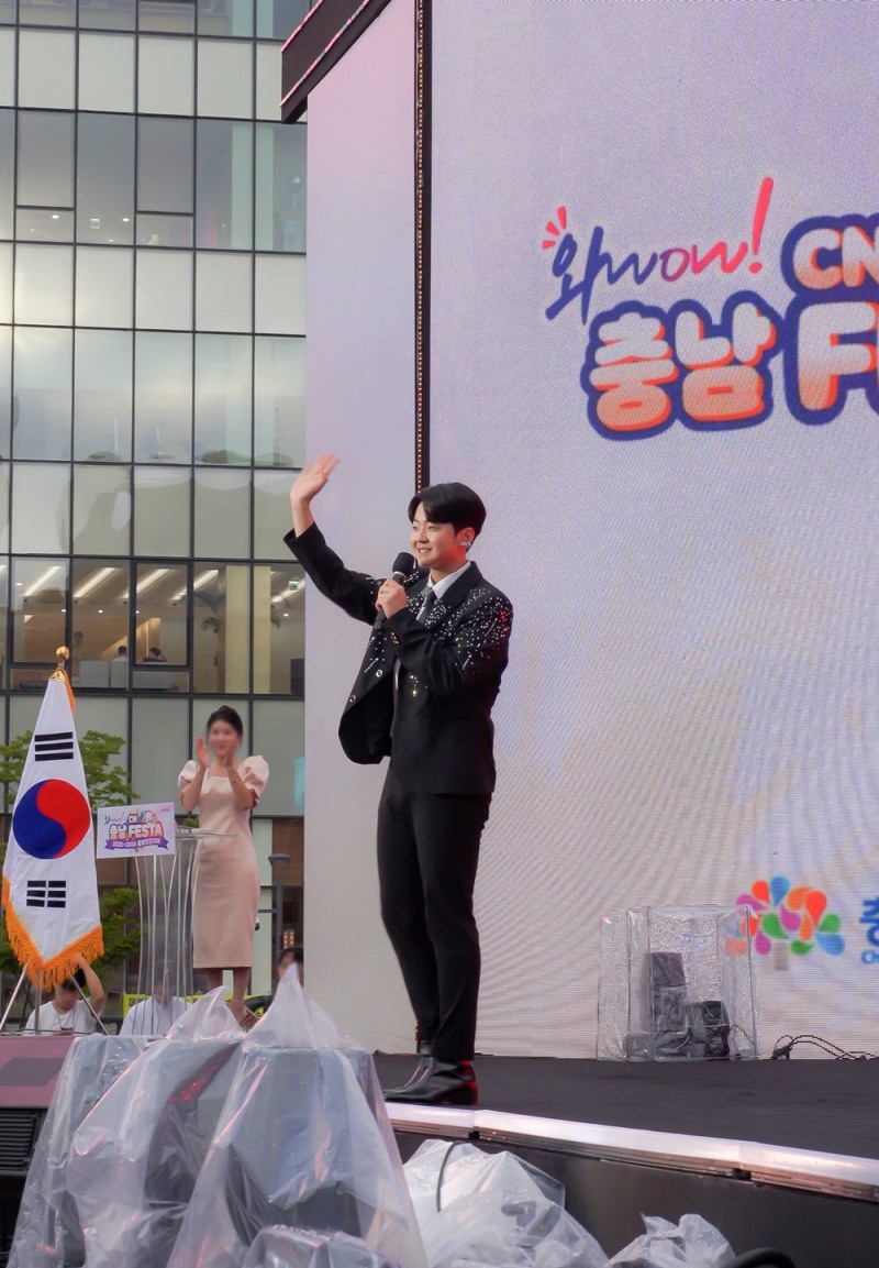 박민수, '충남 방문의 해' 앰버서더로 광화문 달궜다…신곡 '서해야' 최초 공개