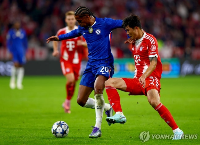 수비하는 김민재 / 사진=연합뉴스