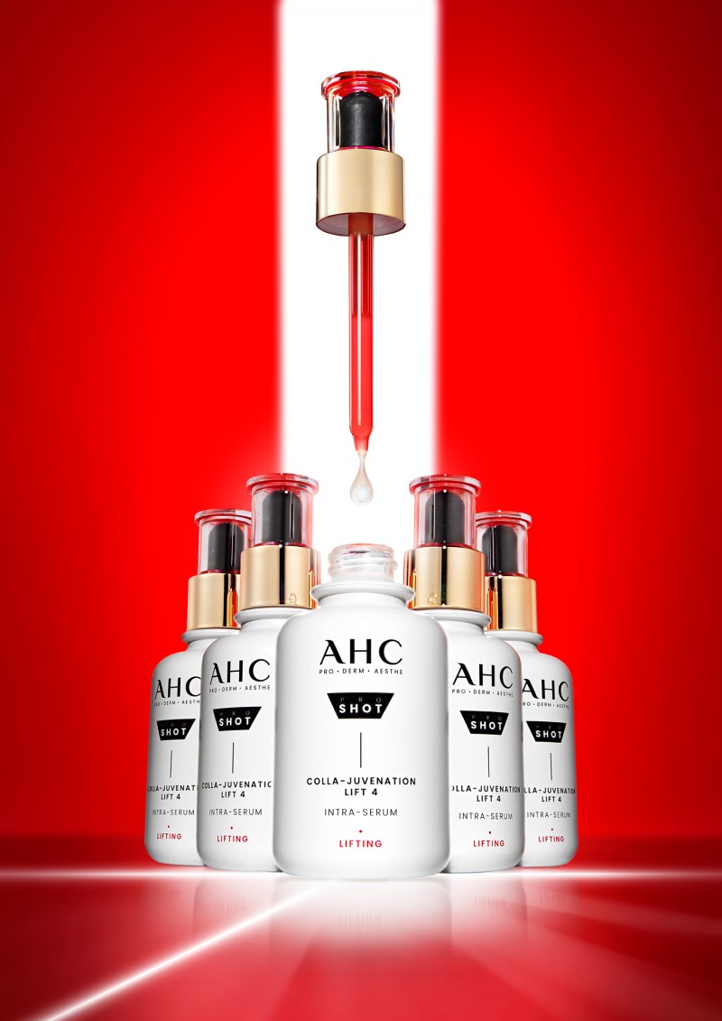 AHC가 안티에이징 라인 신제품 ‘프로샷 콜라쥬비네이션 리프팅 세럼’을 홈쇼핑 방송을 통해 출시한다 (AHC 제공)