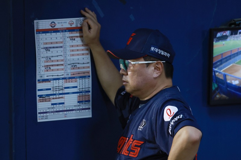 롯데 김태형 감독