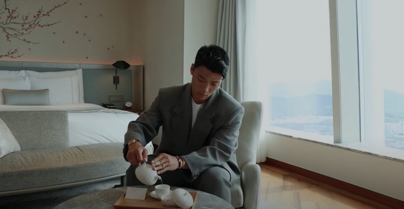 시그니엘 서울, 프리미어리거 황희찬 친필 사인 유니폼 패키지 선봬