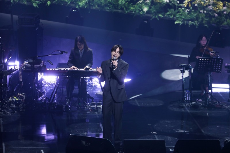 이석훈, 소극장 콘서트 ‘쓰임 : 새로, 쓰임’ 성료…미니 5집 전곡→미발매곡 깜짝 무대