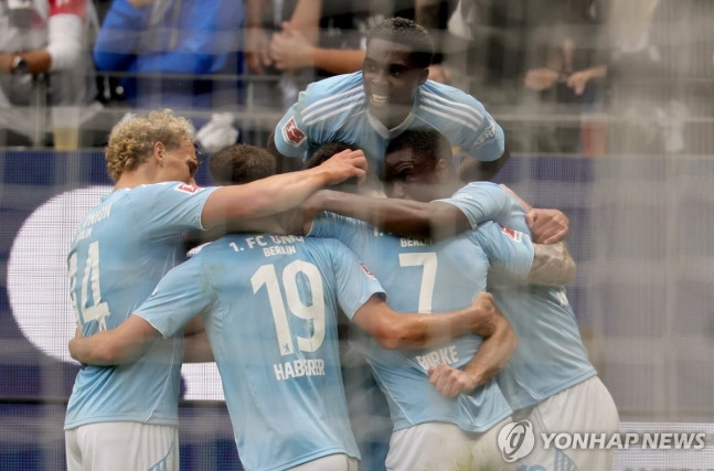 골 세리머니 하는 우니온 베를린 선수들. / 사진=연합뉴스