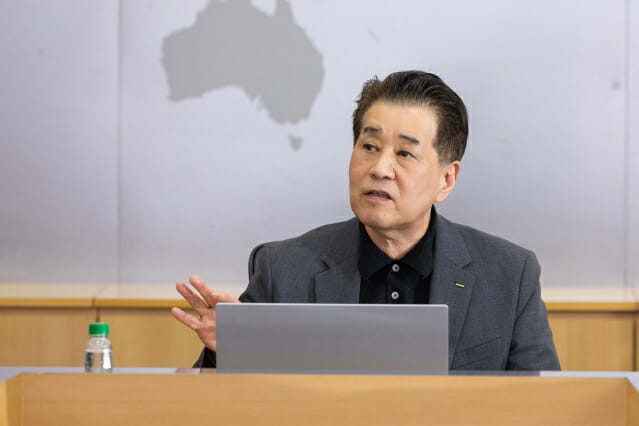 장인화 포스코그룹 회장이 서울 포스코센터에서 열린 그룹기술전략회의를 주재하고 있다. (사진=포스코홀딩스)