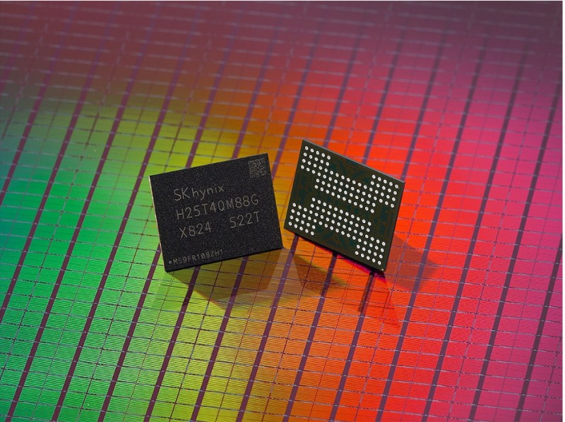 글로벌 투자은행 모건 스탠리는 21일(현지시간) 한국 반도체산업에 대한 투자의견을 '시장 평균'에서 '매력적'으로 상향 조정한다고 밝혔다. 사진=SK하이닉스의 ' 321단 QLC 낸드', 연합뉴스