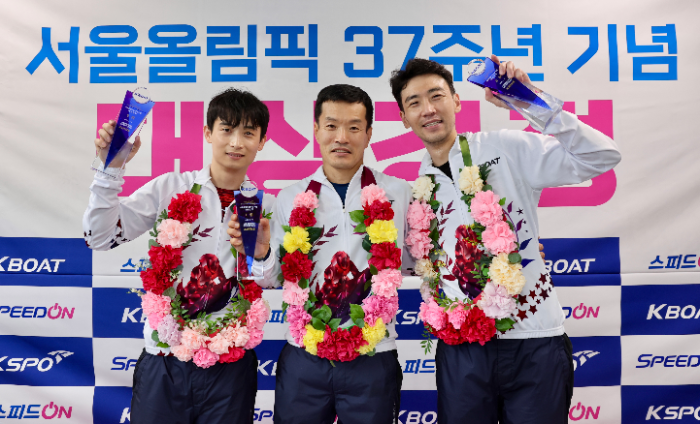 서울올림픽 37주년 기념 대상경정에서 입상한 선수들 왼쪽부터 (2위 박원규, 1위 김효년, 3위 조성인)