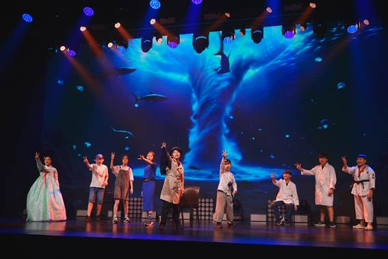 21일 서울 강남구 가빈아트홀에서 열린 프로젝트 '제3회 어린이 과학연극 페스티벌' 1부 과학연극에 참여한 어린이들이 역할에 맞춰 연기하고 있다.