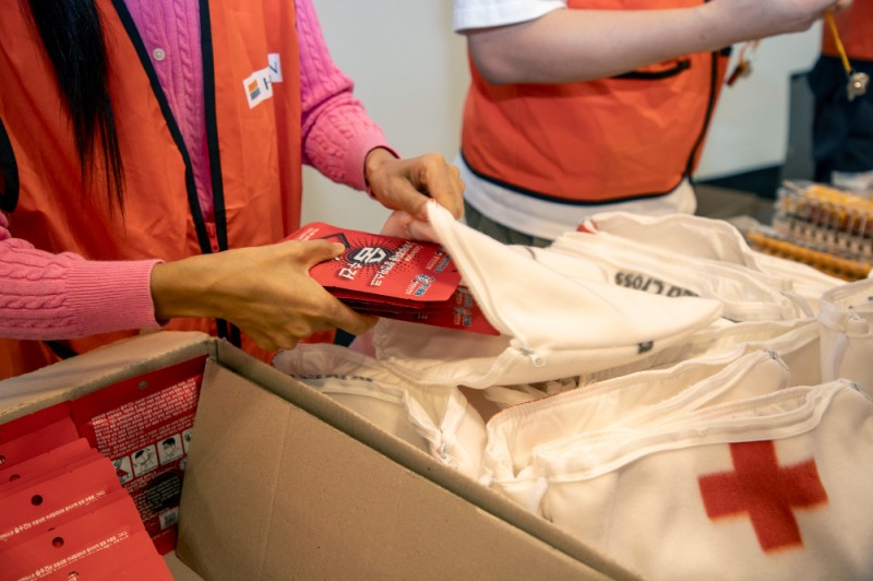 호반그룹이 제작한 화재예방 키트 270세트는 소형소화기, 방연마스크, 비상조명등, 호루라기 등으로 구성돼 지역 취약계층에게 전달될 예정이다./호반그룹