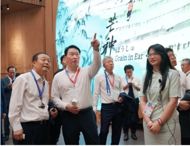 최태원 SK그룹 회장은 지난 15일 오사카 칸사이 만국박람회에서 한일 양국간 경제공동체 구축이 필요하다고 강조했다. 사진=대한상의, 연합뉴스