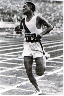1936년 베를린 올림픽 마라톤 결승선으로 들어오는 손기정