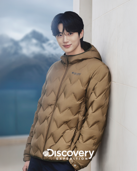 디스커버리 익스페디션 ‘25FW 티베른 경량패딩’ 화보 (사진 제공=디스커버리 익스페디션)