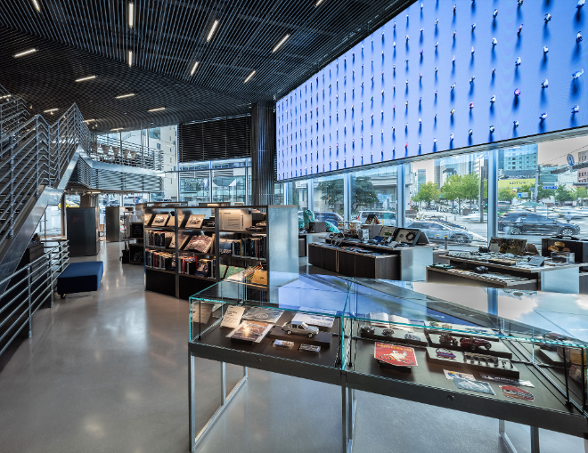 23일 서울 강남구에 새 단장을 마치고 재개장한 '현대 모터스튜디오 서울' 1층 내부 ⓒ현대자동차