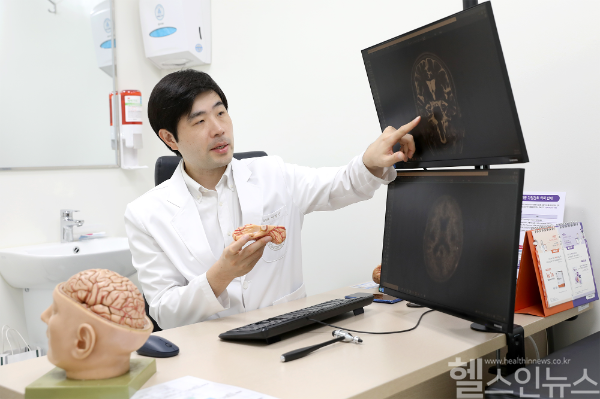 이영건 일산백병원 신경과 교수는 치매약 복약 지속 여부는 환자의 증상 악화 속도와 직결되기 때문에 의료진과 보호자 간의 긴밀한 소통과 지속적인 복약 관리 체계 구축이 필요하다고 강조했다. (사진 제공=일산백병원)