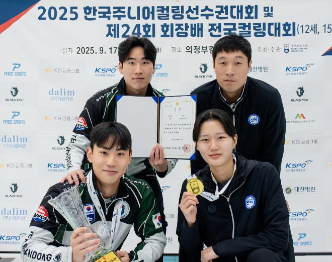 (사진 앞줄 왼쪽부터 가톨릭관동대 김학준 선수, 전북도청 강보배 선수) / 사진제공=가톨릭관동대