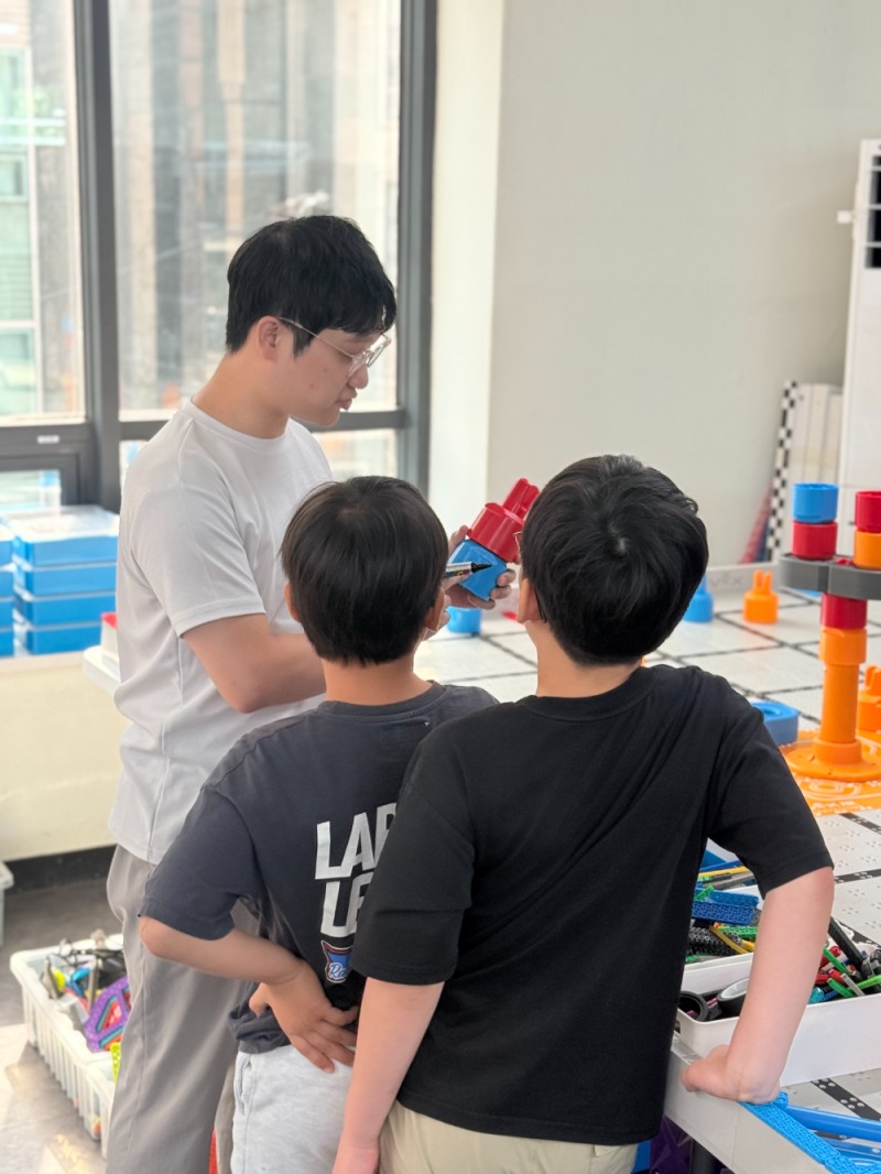 VEX Robotics World 정상에 선 로그엔코딩, 2025-26 시즌 준비반 학생 모집