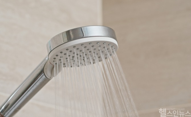 Showerheads May Look Clean but Can Harbor Bacteria, Requiring Regular Maintenance / Photo=ClipArtKorea