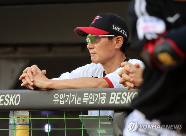 경기 지켜보는 염경엽 감독 / 사진=연합뉴스