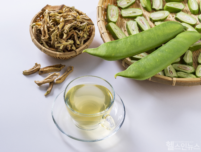 작두콩차는 구수하면서도 은은한 단맛이 감돌아 부담 없이 마실 수 있다. 곡물차 특유의 담백함과 깔끔한 뒷맛이 특징이다. (사진 제공=클립아트코리아)