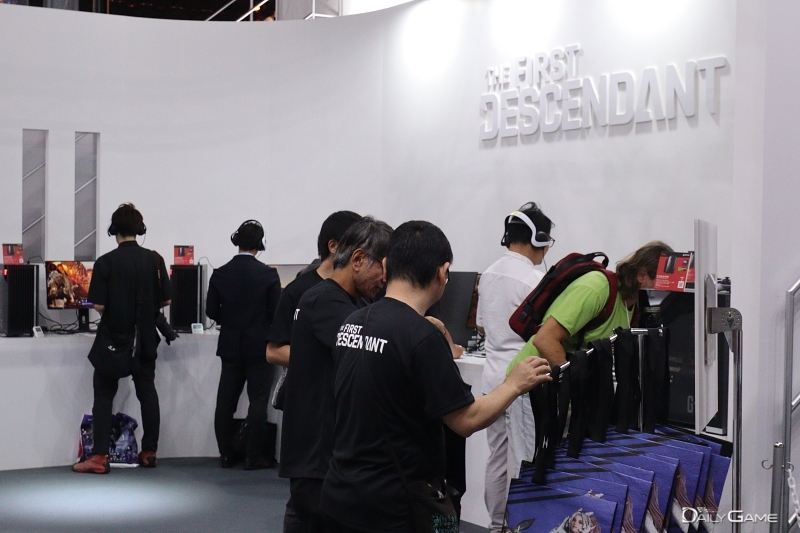 체험 공간에는 서구권 관람객이 특히 많았다.