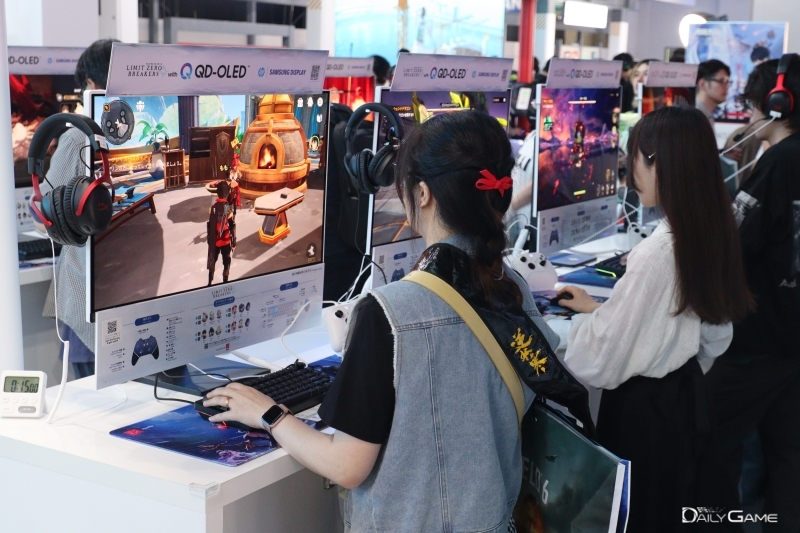 체험 공간에는 여성 관람객 비중이 높아 눈길을 끌었다.