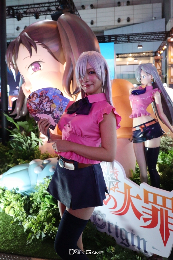 TGS 넷마블 부스를 알리기 위해 엘리자베스 리오네스로 분장한 코스튬 플레이(코스프레) 모델.