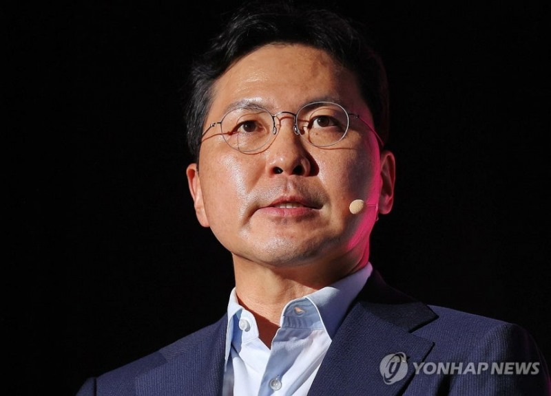 19일 서울 강남구 코엑스에서 열린 '아마존 뷰티 인 서울' 행사에서 윤상현 한국콜마 부회장이 'K뷰티 화장품 브랜드의 성공'을 주제로 강연하고 있다. 연합뉴스