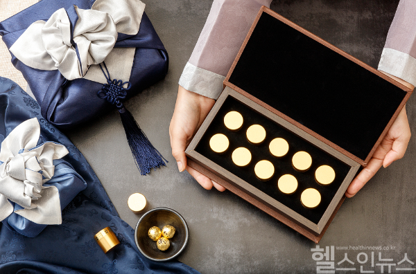 추석 건강기능식품 선물, 기능성·표시 마크·허위광고 여부 등을 꼭 확인해야 한다. (사진 제공=클립아트코리아)