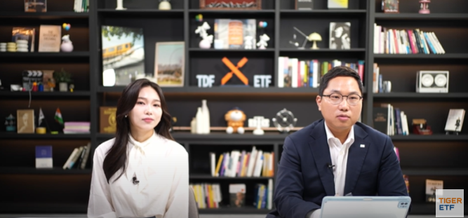 미래에셋자산운용 정의현 ETF운용본부장(사진 오른쪽)은 26일 '자사주 소각 의무화 정책 의미와 그 수혜 섹터 파헤치기' 웹세미나에서 남은 상법 개정안의 최수혜주로 증권과 지주회사를 뽑았다./미래에셋자산운용 유튜브 갈무리