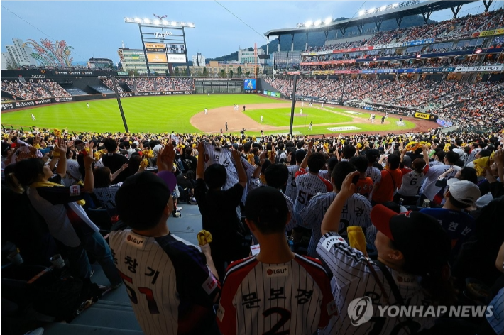 프로야구, 국내 최초 1천200만 관중 돌파 / 사진=연합뉴스