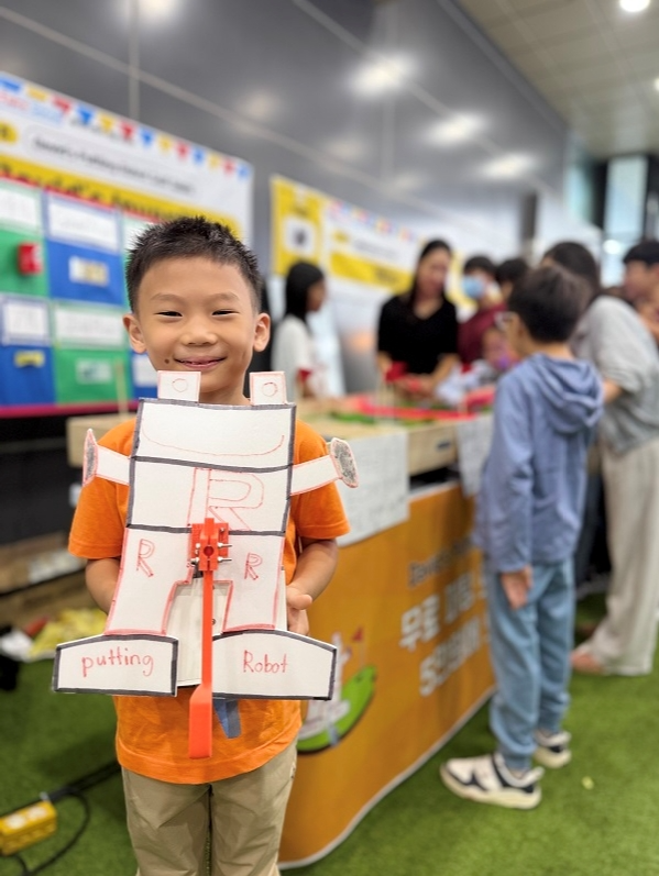 만 6세 영재 소년 발명가, 퍼팅 로봇과 10홀 게임 발명… 경품 기부까지