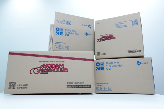 CJ대한통운에서 배송하는 택배 상자에 '노담소셜클럽' 공익광고가 인쇄된 모습 ⓒCJ대한통운