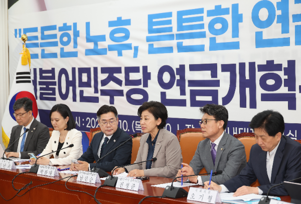 올초, 서울 여의도 국회에서 열린 더불어민주당 연금개혁 특별위원회 출범식에서 남인순 위원장이 발언하고 있다.