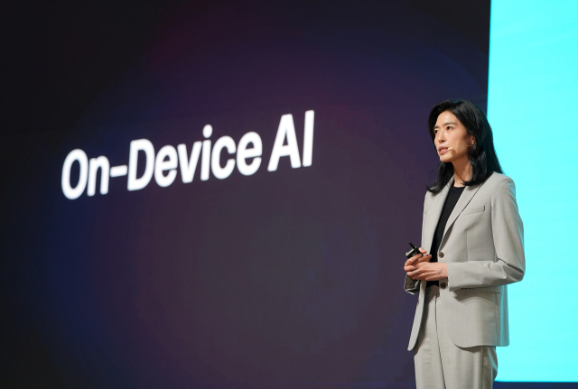 정신아 카카오 대표가 23일 경기도 용인 카카오AI캠퍼스에서 열린 개발자 콘퍼런스 ‘이프 카카오 2025’에서 카카오톡 개편 방향을 설명하고 있다. 카카오