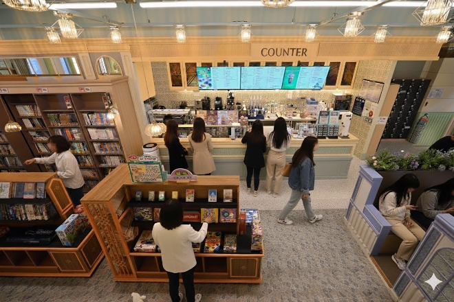 여성창업 아이템에 대한 관심이 높아지는 가운데, 만화카페 벌툰이 25년 이상의 프랜차이즈 운영 경험을 바탕으로 초보 창업자도 쉽게 운영할 수 있는 모델을 제시하며 주목받고 있다.