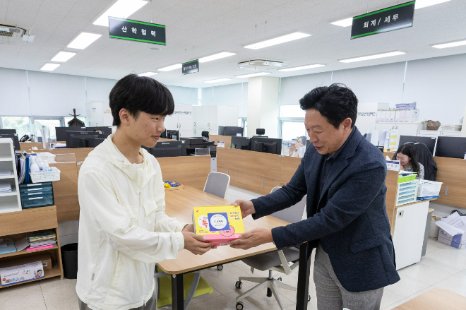 감사의 선물 전달식 사진. (사진제공=상명대)