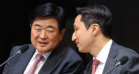 권오갑 HD현대 회장과 정기선 HD현대 수석부회장.