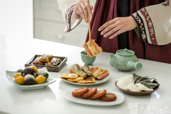 추석 연휴 건강을 지키려면 과식과 야식을 피하고, 위생과 관절 관리에 신경 쓰며 응급 상황에 대비해야 한다. (사진 제공=클립아트코리아)