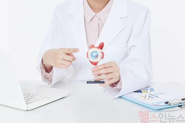 고도근시는 망막 손상을 유발해 시력 저하 위험이 크므로 정기 검사와 조기 치료가 필수다. (사진 제공=클립아트코리아)〈br /〉