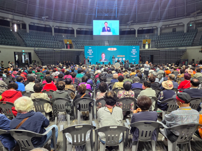 대한노인회 서울시연합회(회장 고광선)는 지난 10월 2일 오전 서울 장충체육관에서 ‘제29회 노인의 날 기념식’을 개최했다.