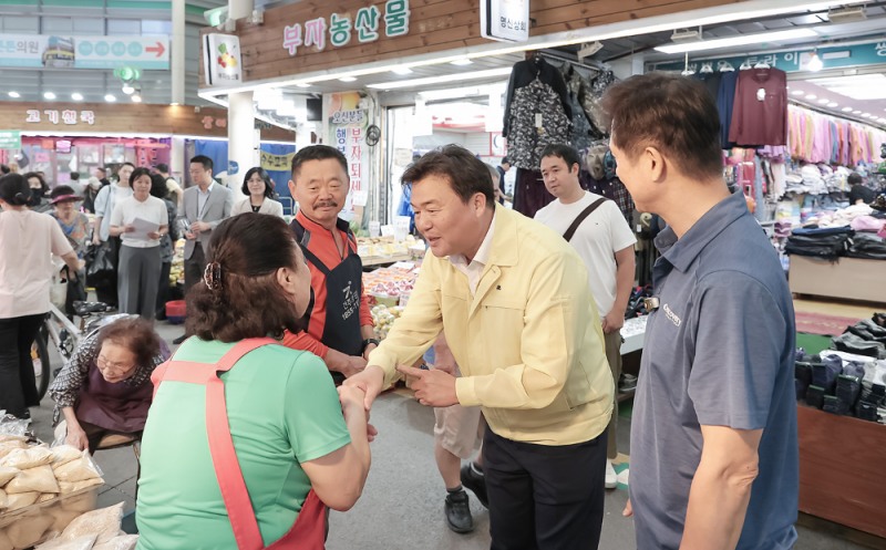 임병택 시흥시장, 삼미시장 찾아 추석인사 나눠