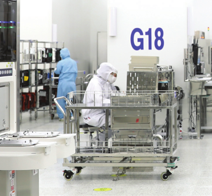 앰코테크놀로지코리아 후공정 모습./앰코테크놀로지 브로슈어