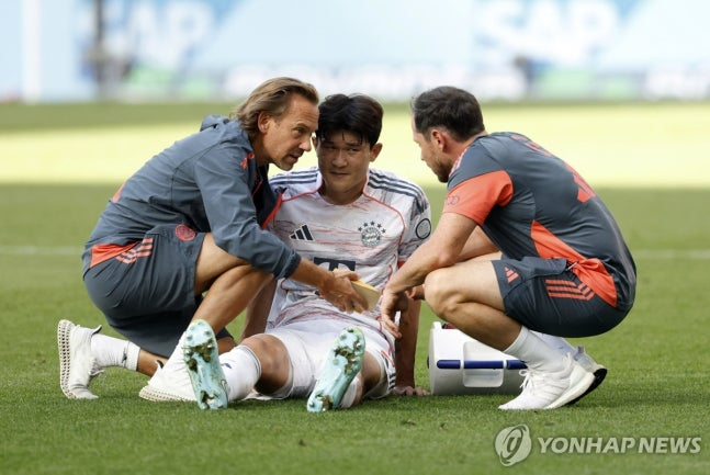 부상 치료를 받고 있는 김민재 / 사진=연합뉴스