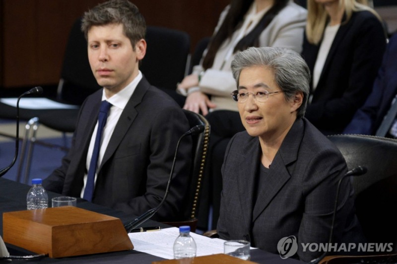 샘 올트먼 오픈AI 최고경영자(CEO)와 리사 수 AMD CEO가 지난 5월 미국 상원 상업·과학·교통위원회 청문회에 출석해 증언하고 있다. 사진=게티이미지