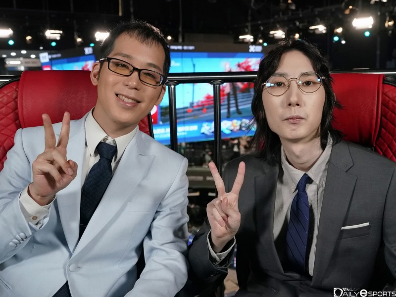 한국에서의 '이터널 리턴'의 뜨거운 인기에 부러움을 표시한 일본어 중계진.