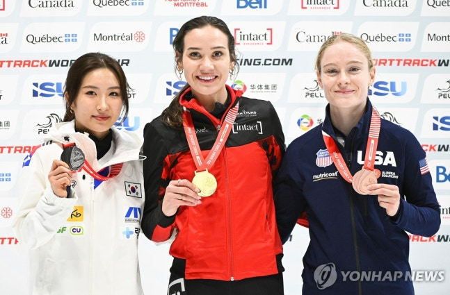 여자 1,500m 결승에서 은메달을 따낸 김길리(맨 왼쪽) / 사진=연합뉴스