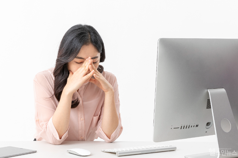 연휴 후유증의 대표적인 증상은 무기력감, 집중력 저하, 수면장애, 우울감 등이다. 일상 복귀가 어려워지고 신체적으로는 피로와 소화불량, 두통 등이 함께 나타날 수 있다. (클립아트코리아)