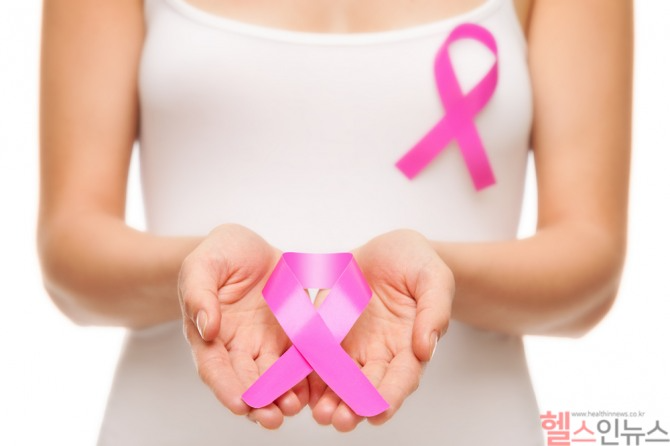 유방촬영은 여성 건강을 지키는 가장 기본적인 암 조기검진이다. 압박이 다소 불편하지만 검사 시간은 5분 이내이며, 40세 이상 여성은 2년에 한 번 정기검진이 권장된다. /사진=클립아트코리아