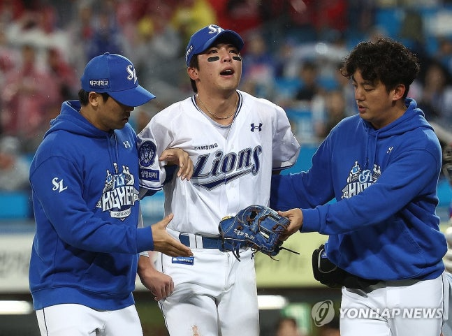 교체되는 김영웅