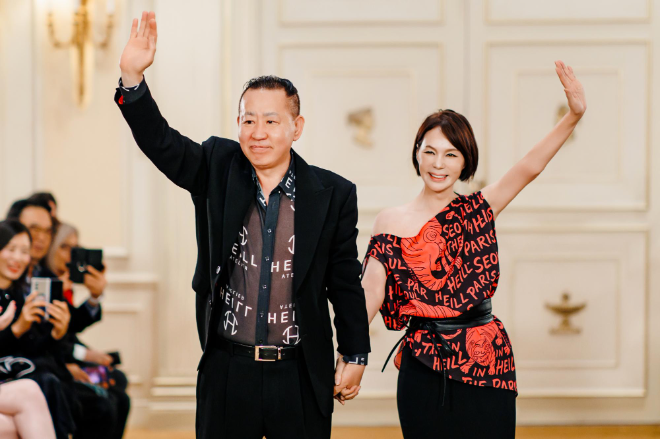 HEILL(양해일) X WINNE(김미숙), 파리패션위크 2026 S/S서 ‘호랑이와 무궁화, 민화’로 세계를 물들이다